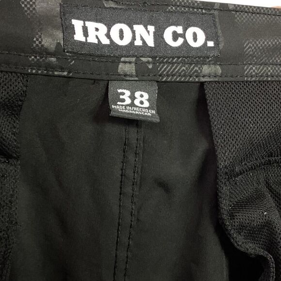 Iron Co Shorts Mens 38 Blackout Camo Stretch Performance Hybrid Cargo - Picture 10 of 11